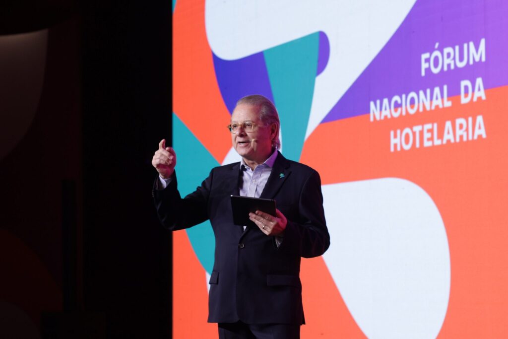 Com tema "Conhecimento e Inspiração": VII Fórum Nacional da Hotelaria do FOHB promove debates sobre o futuro do setor.