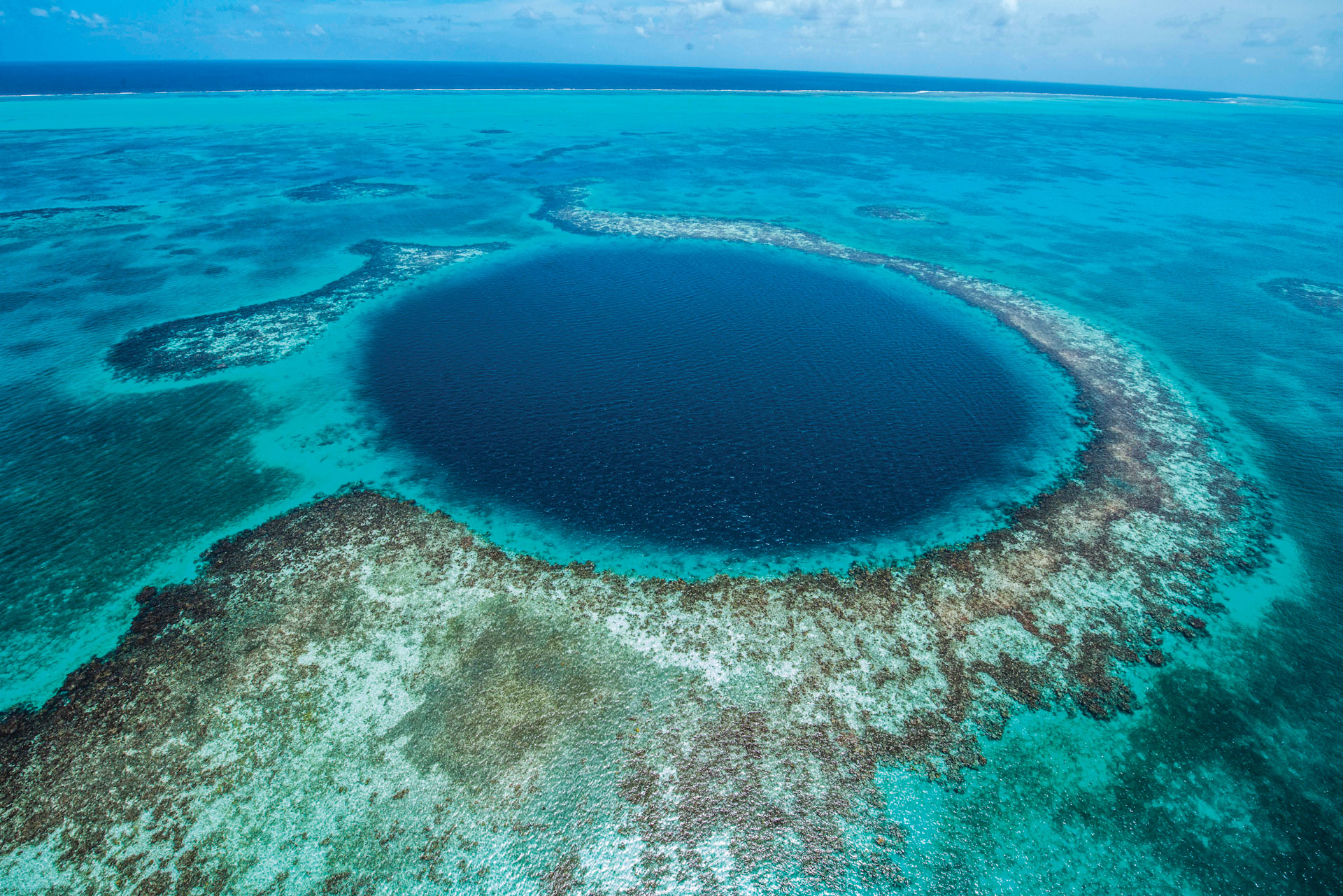 Belize do alto: sobrevoo do Great Blue Hole, uma das experiências mais incríveis do mundo
